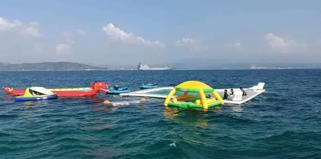 Floating pool facility